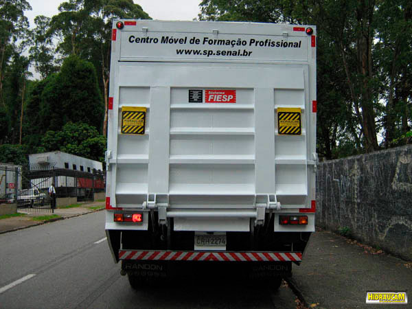 Plataforma Elevatória Hidráulica fabricada pela HIDRAUCAM