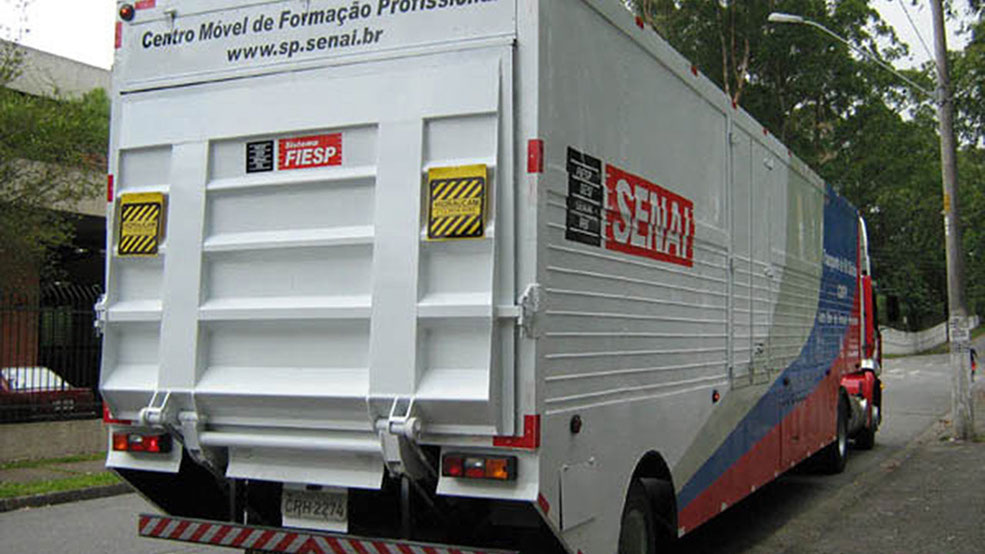 Plataforma Hidráulica HIDRAUCAM Plataforma Hidráulica Elevatória fabricada pela HIDRAUCAM - Veículo Escola do SENAI