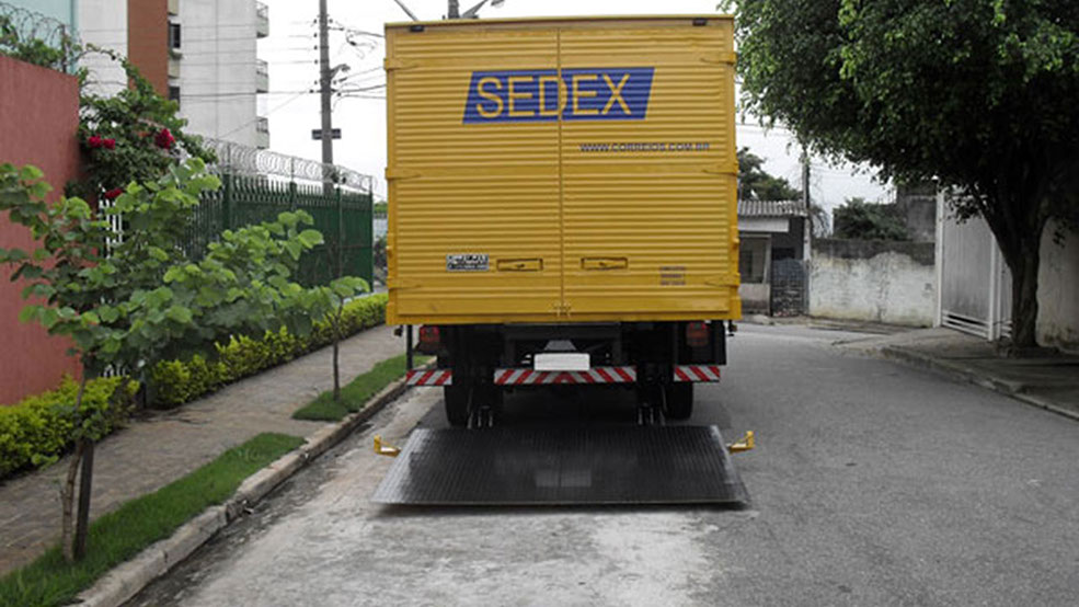 Plataforma Hidráulica HIDRAUCAM Plataforma Hidráulica Elevatória fabricada pela HIDRAUCAM - Instalada em Veículos dos Correios