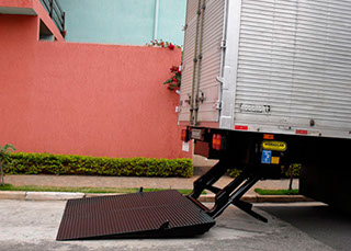 Plataforma Elevatória Hidráulica fabricada pela HIDRAUCAM